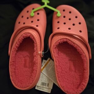 NWT fur lined pink crocs women's 8 or big kids 6